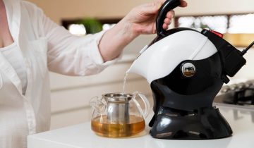 Uccello Waterkoker – Kantelbare  waterkoker – Veilig heet water inschenken