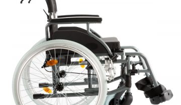 MultiMotion M5 lichtgewicht rolstoel - Zitbreedte 45 cm - Luxe uitvoering - Remmen op duwhandvatten - Inclusief zitkussen - PU banden