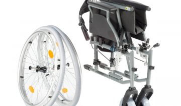 MultiMotion M5 lichtgewicht rolstoel - Zitbreedte 45 cm - Luxe uitvoering - Remmen op duwhandvatten - Inclusief zitkussen - PU banden