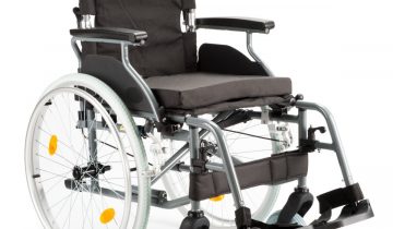 MultiMotion M5 lichtgewicht rolstoel - Zitbreedte 45 cm - Luxe uitvoering - Remmen op duwhandvatten - Inclusief zitkussen - PU banden
